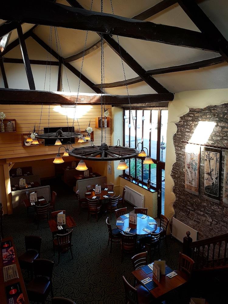 The Old Barn Inn نيوبورت المظهر الخارجي الصورة